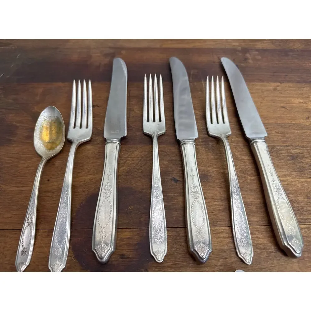 International Silver Empire (Silverplate, 1921) Vintage Silverware 16 Piece Set
